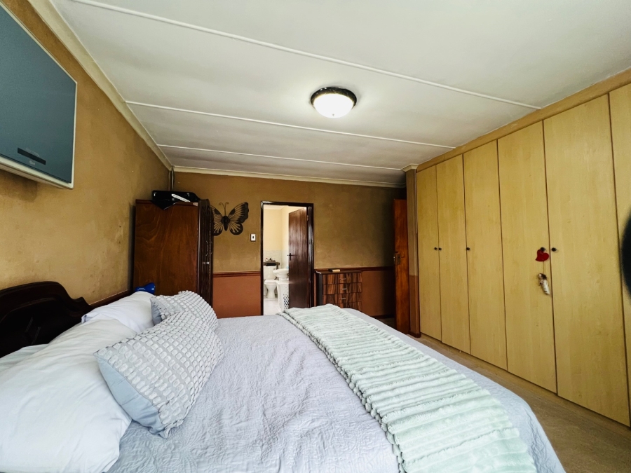 4 Bedroom Property for Sale in Twee Rivieren Western Cape